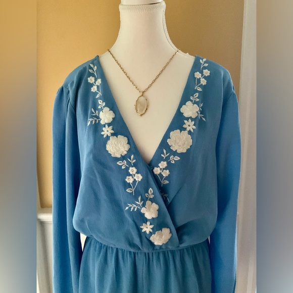 Long sleeve romper size Large. - Picture 2 of 4